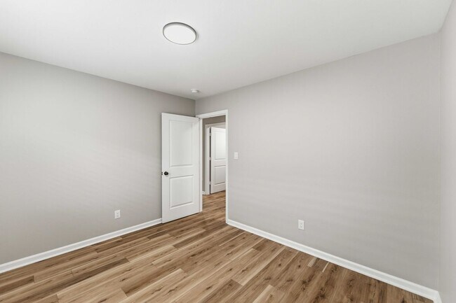 Foto del edificio - 1121 Edgewood Dr