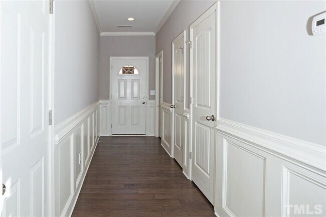 Building Photo - 111 Bella Pl