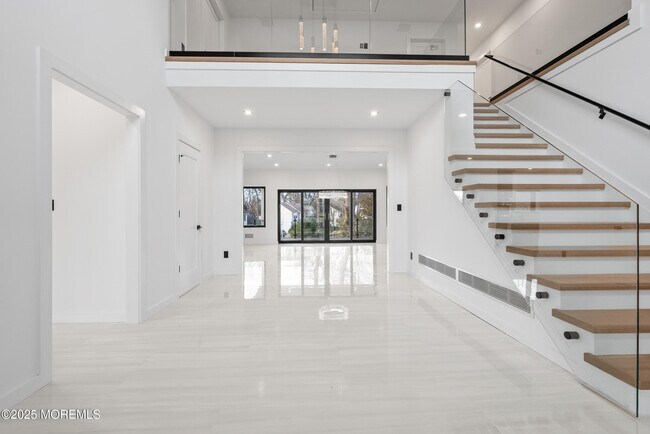 Building Photo - 459 Harnell Ave
