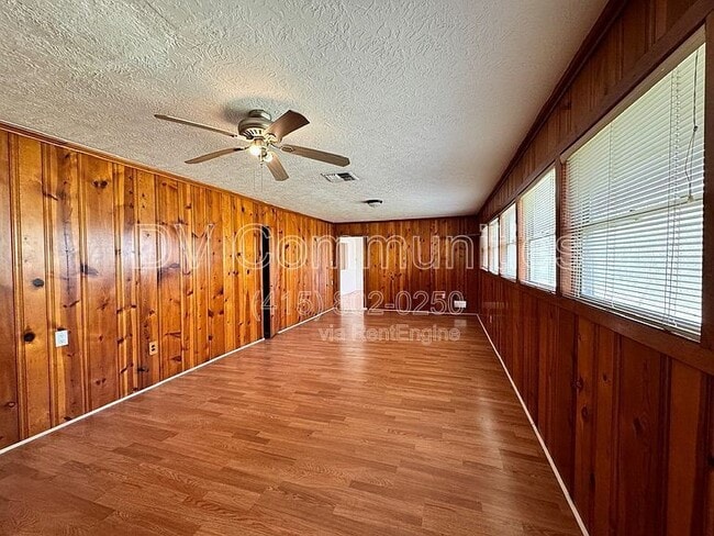 Foto del edificio - 817 Westmont Dr