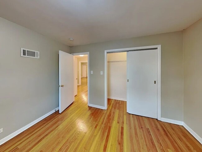 Building Photo - 10125 Kent St