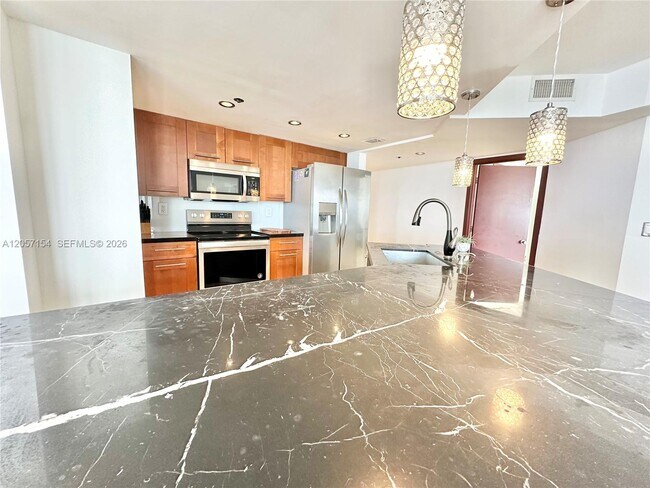 Foto del edificio - 1717 N Bayshore Dr