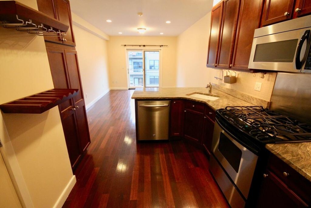 Primary Photo - 122 Jackson St
