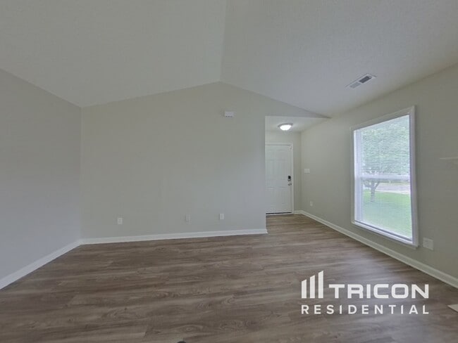 Building Photo - 2612 Fairstone Ave
