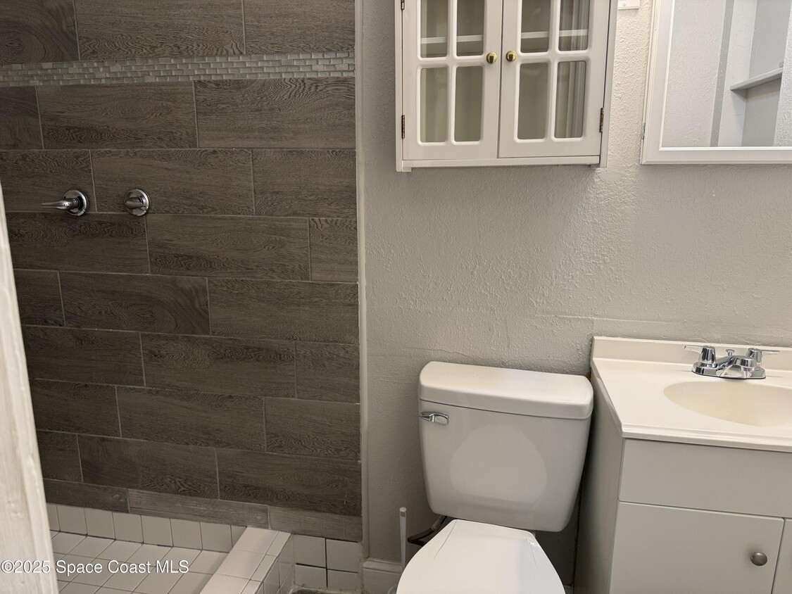 Building Photo - 2806 Tropic Rd