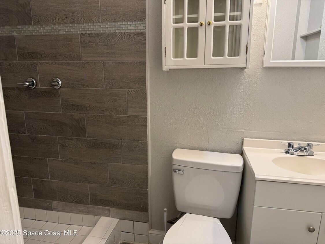 Foto del edificio - 2806 Tropic Rd