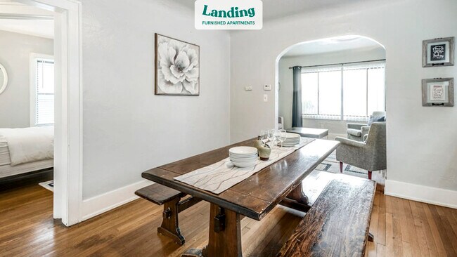 Foto del edificio - 403 Elizabeth Lake Rd