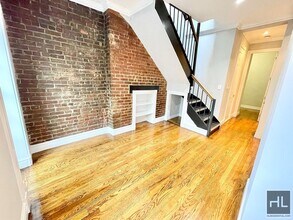 Building Photo - Mott Street