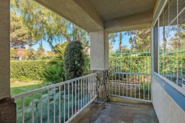 Building Photo - 1120 Whispering Water Dr