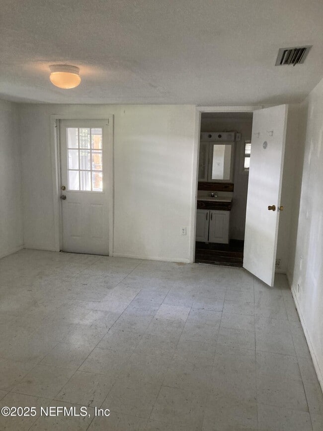 Building Photo - 6510 Bernice Rd