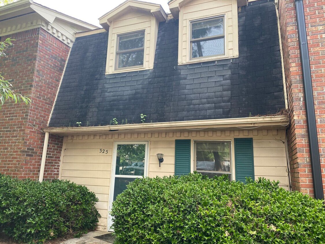 Primary Photo - 2 Bedroom- 1 1/2 bathroom- Townhouse Apart...