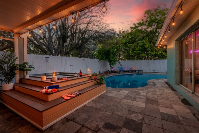Primary Photo - Clearwater Beach House - Heated Pool - Hot...