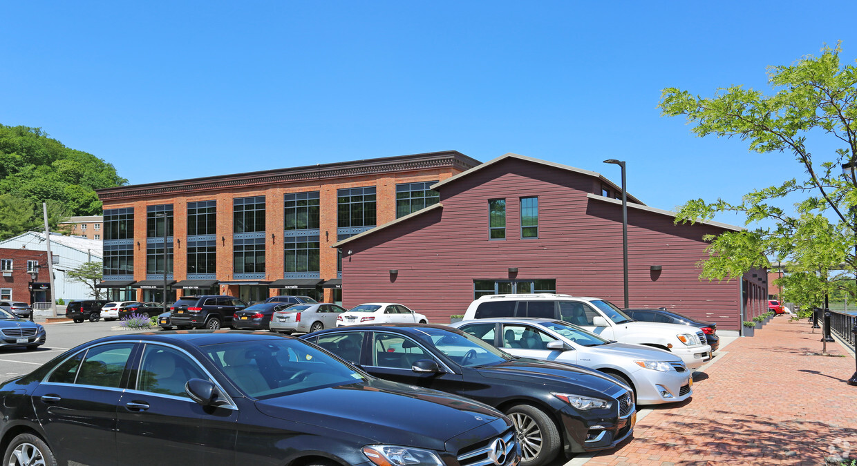 Building Photo - Roslyn Lumber Yard