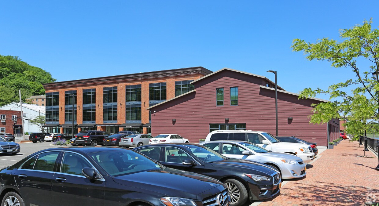 Fotografía del edificio - Roslyn Lumber Yard