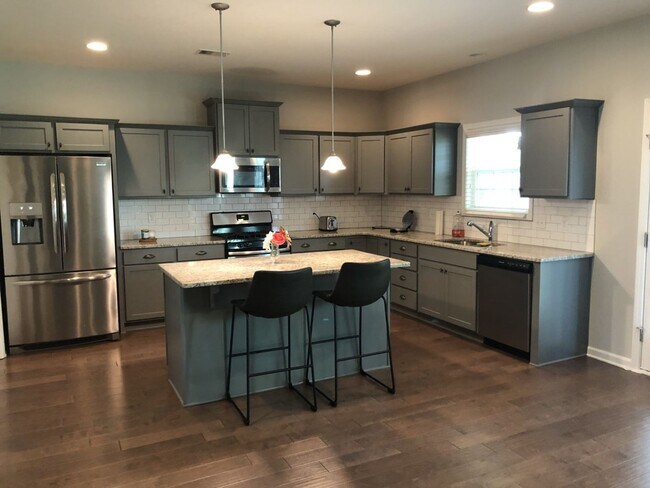 Foto del edificio - Newer Large Home for lease in West Richland
