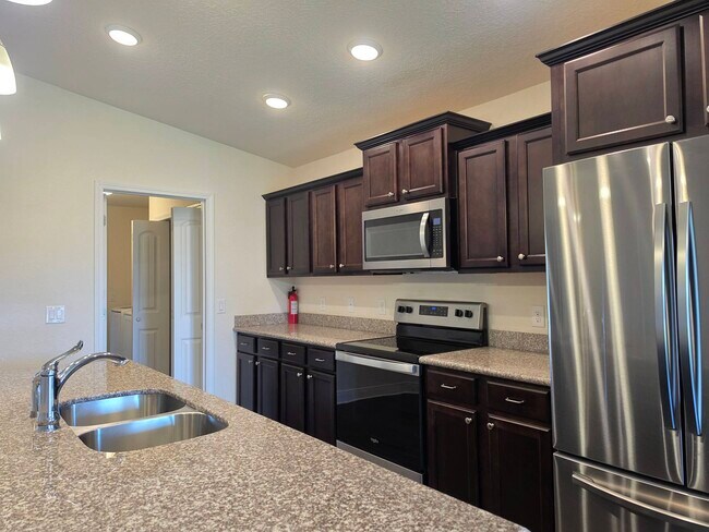 Foto del edificio - 6229 Redberry Dr