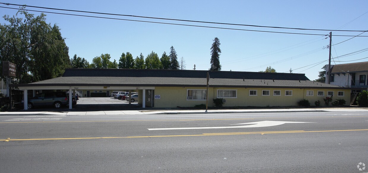 Primary Photo - The Redwood Apartments