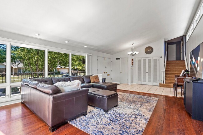 Building Photo - 4155 Suffield Ct