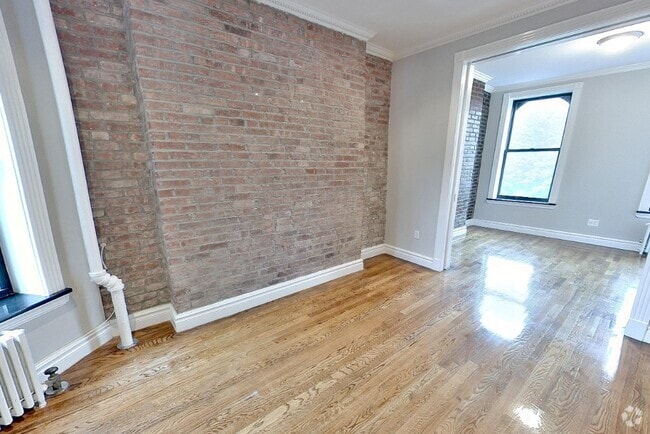 Building Photo - 246 Mott St