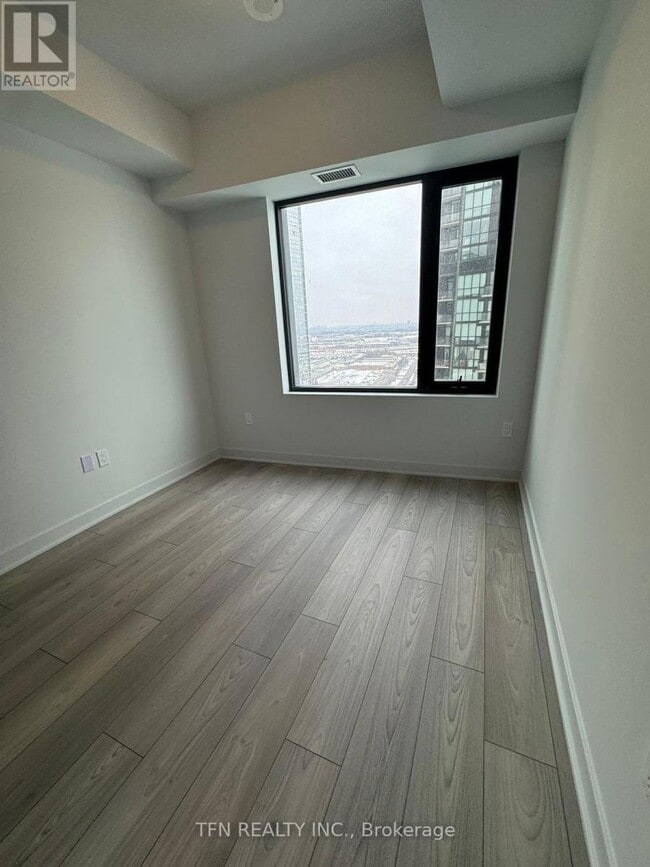 Photo du bâtiment - 2920 Hwy 7