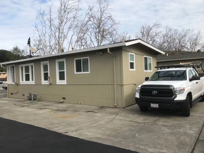 Foto del edificio - 355 MacArthur Blvd