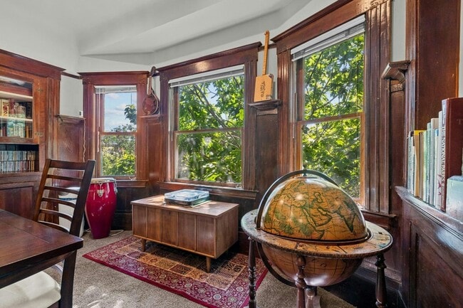 Building Photo - 605 T St