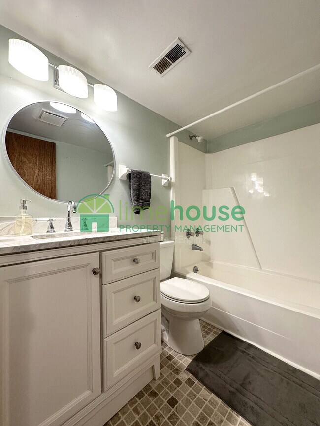 Foto del edificio - 3200 Lynnhaven Dr