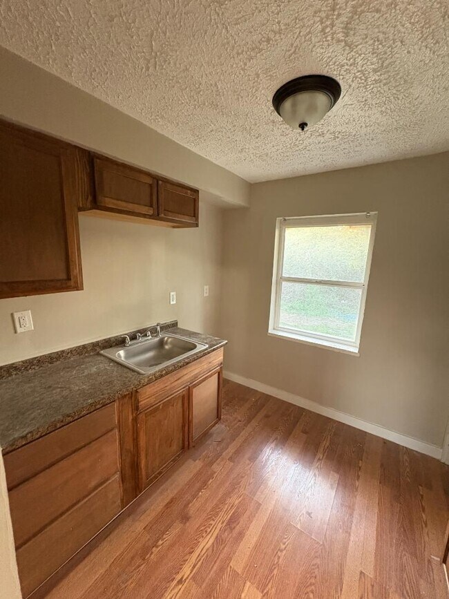 Building Photo - 1621 Harold Dr