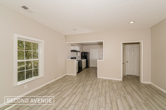 Building Photo - 544 7th St S