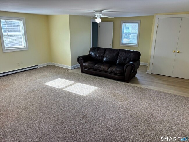 Foto del edificio - 8 Lewis Ave