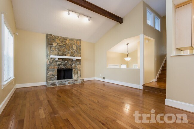 Building Photo - 6583 Oakwood Dr