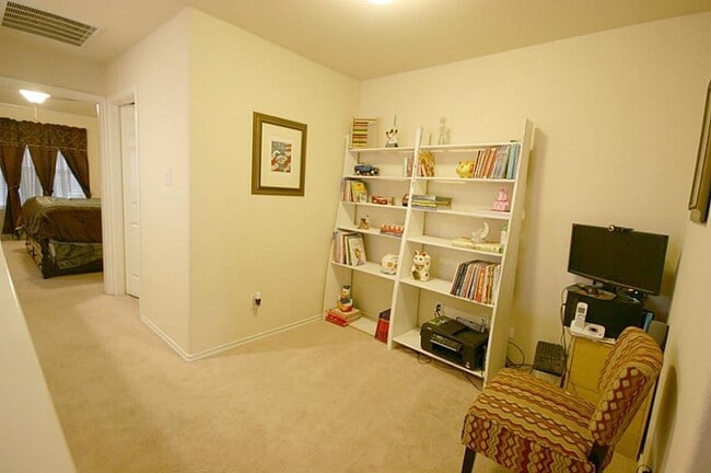 Foto del edificio - 6414 Haywards Crossing S Cir