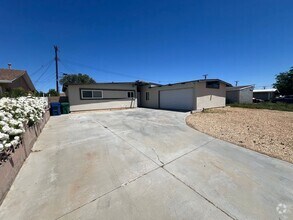 Building Photo - 1127 Valiant St