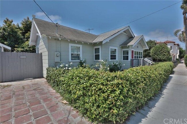 Front w Parking - 1530 E 5th St