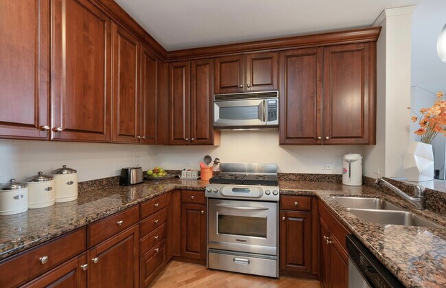 Building Photo - 420 E Waterside Dr