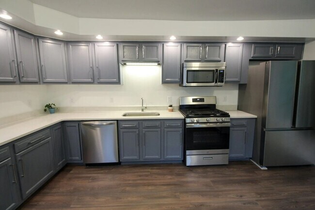 Foto del edificio - 522 - 528 Stewart Ave