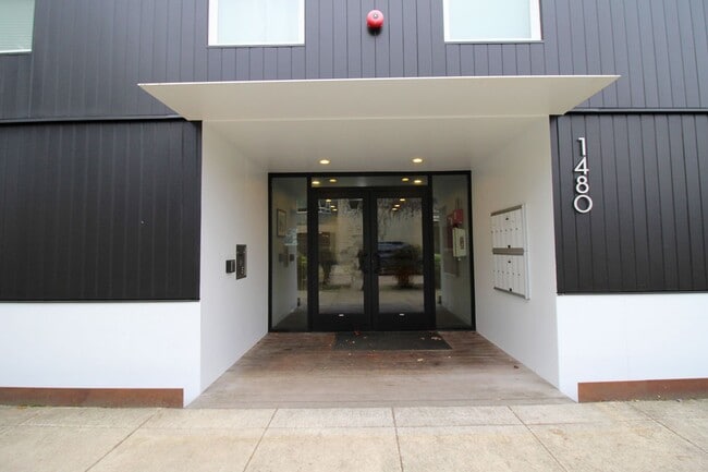 Building Photo - 1480 N Jarrett St