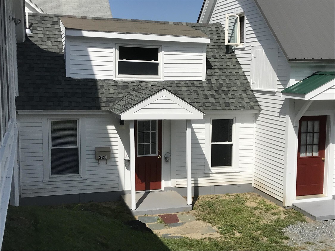 Primary Photo - 22 Merrill St