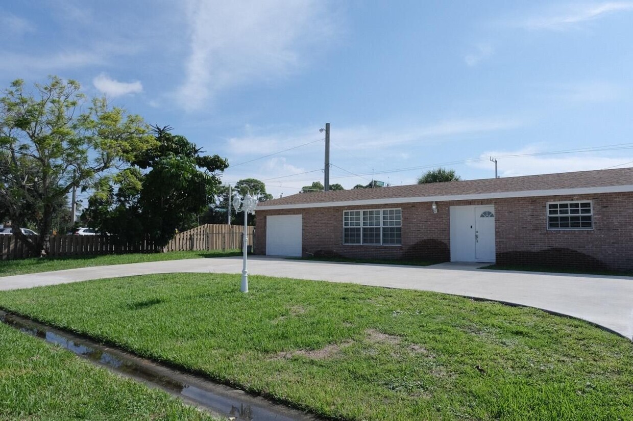 Primary Photo - 980 Woodland Ave