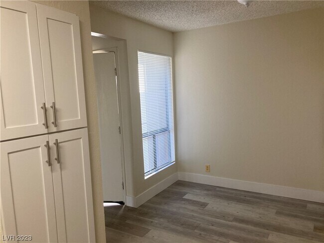 Building Photo - 3151 N Soaring Gulls Dr