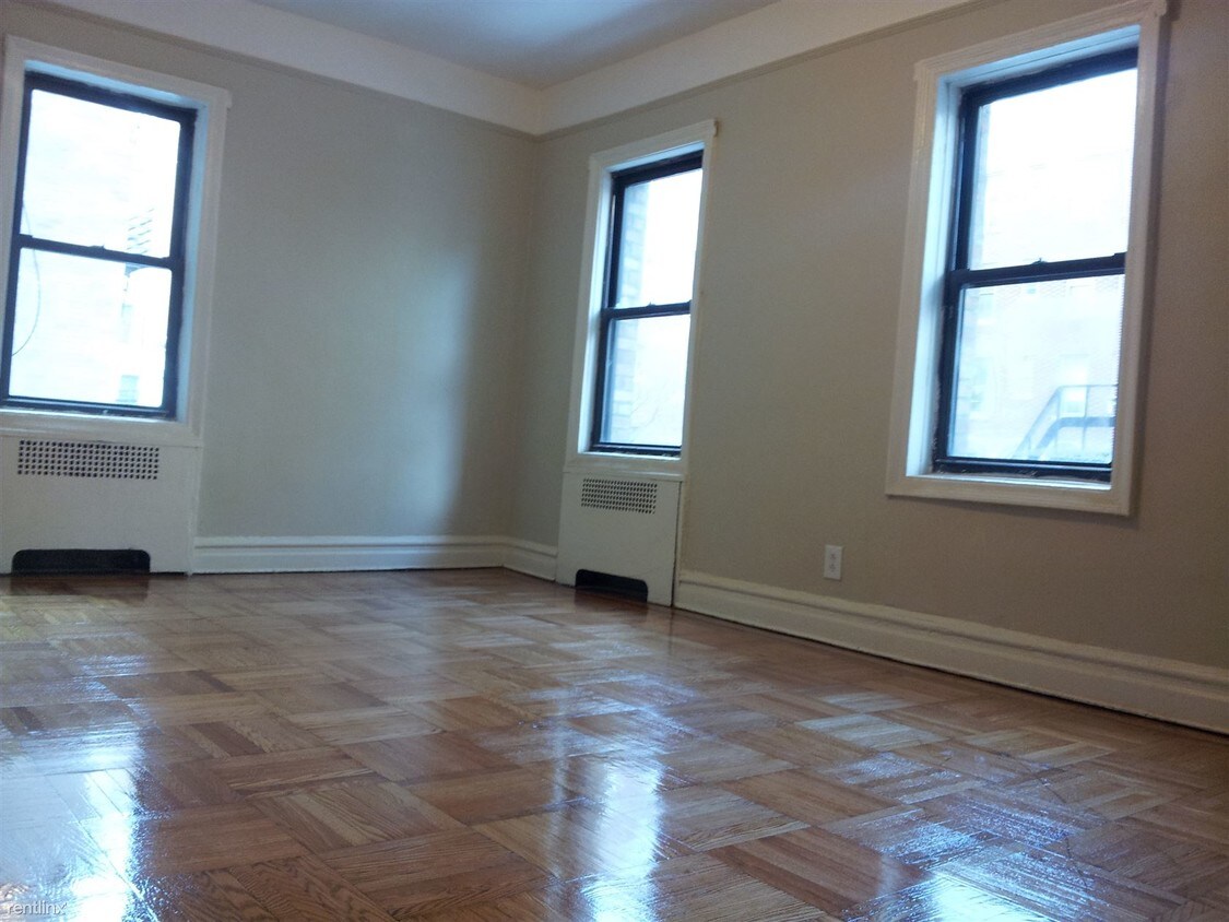 Foto principal - 215 Sterling St