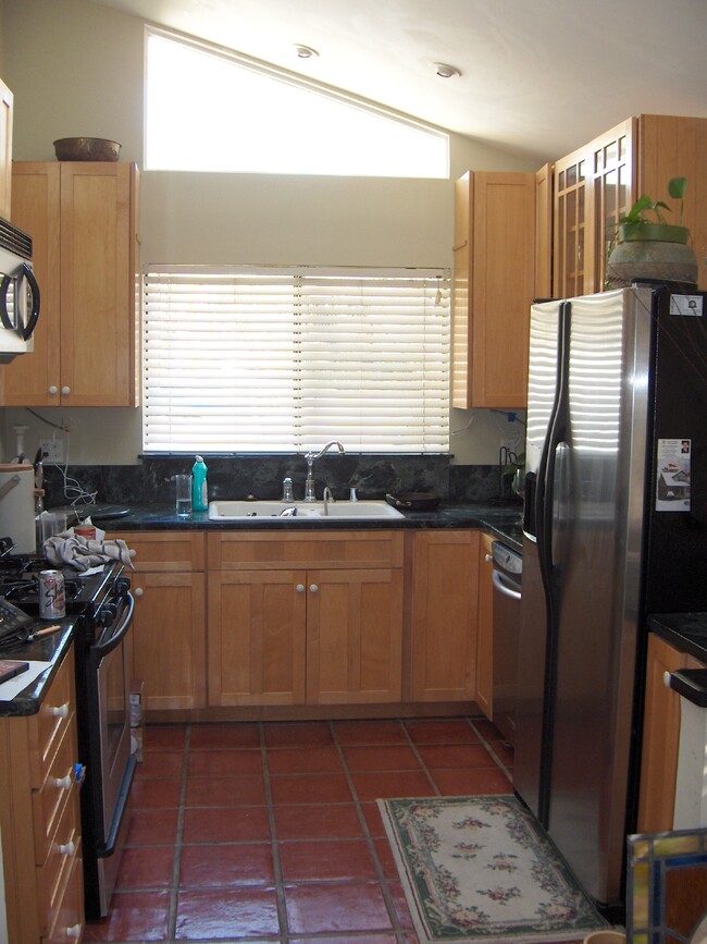 Kitchen - 1319 Walgrove Ave