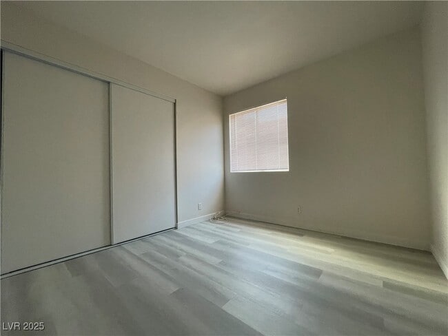 Foto del edificio - 8476 W Gilmore Ave