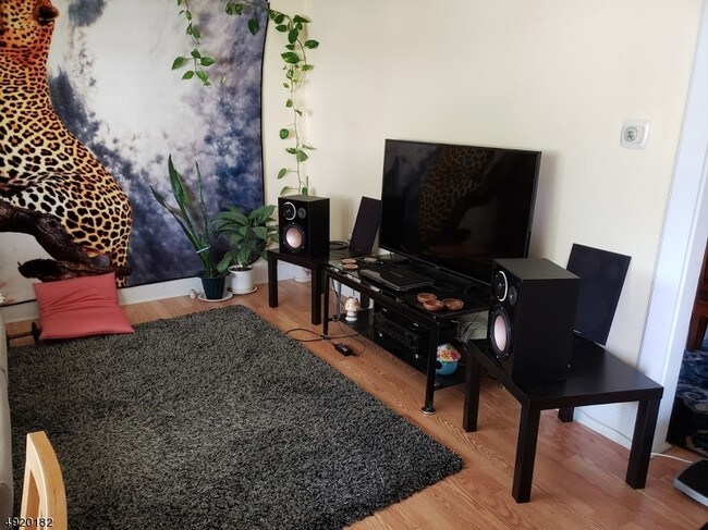 Foto del edificio - 186 E 9th St