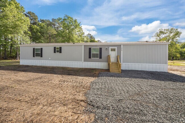 Building Photo - Peaceful 3 Bedroom Rental Home on 1 Acre – Lawn Care Included