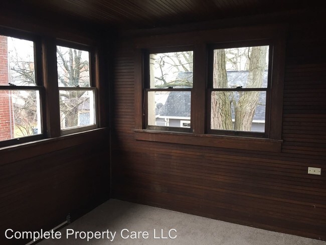 Building Photo - 4 br, 2 bath House - 601 W Main St.