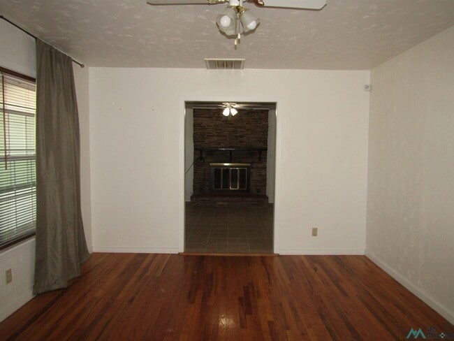 Building Photo - 917 S 6th St