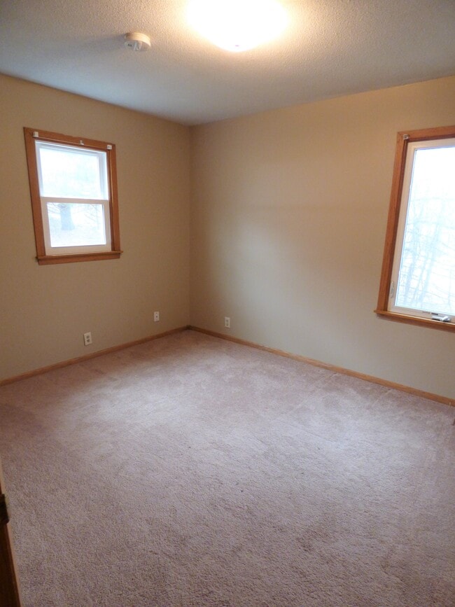 Main Bedroom - 5514 Broadway Ave N