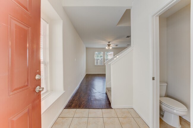 Foto del edificio - 6118 Yorkglen Manor Ln