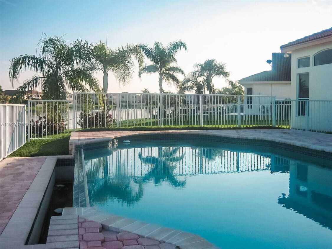Foto del edificio - 17999 SW 35th St